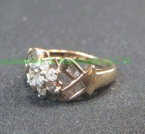 lot 158 image: 10K Gold, Diamond ring