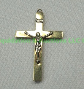 lot 162 image: 14K Gold crucifix pendant