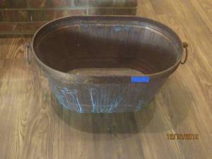 lot 121 image: VINTAGE COPPER PLANTER IN GOOD CONDITION