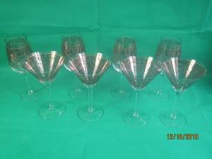 lot 21 image: 8 LAVENDER GOLD TRIM WINE MARTINI GLASSES&nbsp