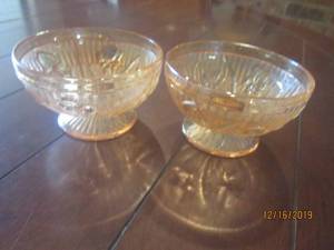 lot 23 image: 2 JEANETTE CARNIVAL MARIGOLD GLASS IRIS AND HERRINGBONE PATTERN SMALL PEDESTAL DESSERT BOWLS&nbsp