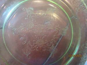 lot 26 image: VINTAGE FEDERAL GLASS MADRID PLATES URANIUM VASELINE DEPRESSION GLASS