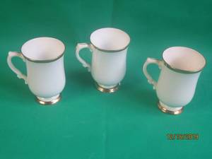 lot 31 image: 3-ROYAL VICTORIA EST 1801 FINE BONE CHINA ENGLAND&nbspCHIP ON ONE MUG