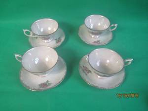 lot 34 image: &nbspVINTAGE TRIMONT WARE JAPAN LUSTERWARE IRIDESCENT FLORAL GOLD TRIM SAUCERS &amp CUPS&nbsp