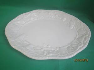 lot 43 image: NATURE HANDCRAFTED COLLECTION TABLE TOP UNLIMITED PLATTER 21.5IN