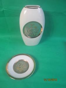 lot 77 image: THE ART OF CHOKING VASE AND DISH