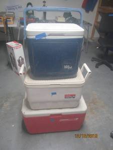 lot 94 image: 3 COOLERS 2 IGLOOS AND 1 COLEMAN