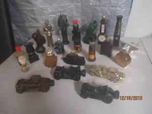 lot 100 image: VINTAGE AVON COLOGNE BOTTLES&nbsp