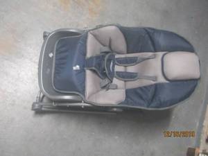 lot 102 image: CUMBI BABY ROCKER