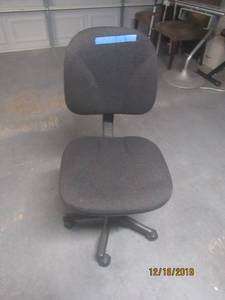 lot 103 image: OFFICE CHAIR
