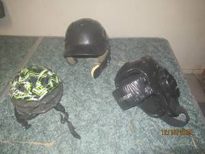 lot 110 image: 3 PIECES HEADGEAR