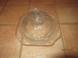 lot 115 image: BUTTER DISH WITH LID