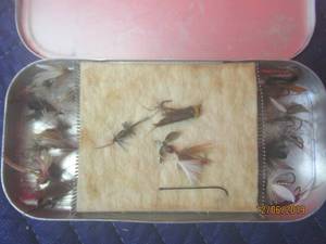 lot 122 image: VINTAGE FLY FISHING LURES
