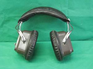lot 2 image: TRIUMPH STEREO HEADPHONES