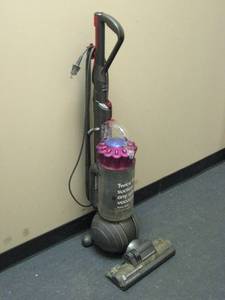 lot 7 image: DYSON DC 65