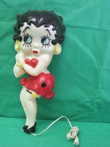 lot 19 image: 24 TALL BETTY BOOP WALL LIGHT