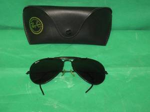 lot 23 image: RAYBAN SUNGLASSES WITH CASE