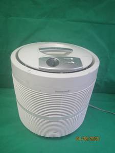 lot 39 image: HONEYWELL AIR FILTER