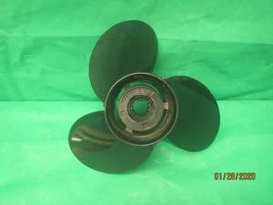lot 66 image: 3 BLADE PROPELLER