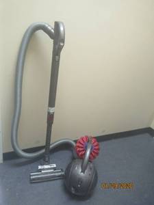 lot 154 image: DYSON DC 39 TESTED AND WORK&nbsp