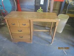 lot 168 image: 3 DRAWER DESK