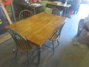 lot 173 image: DINING TABLE AND 4 CHAIRS 60L X 36W X 29H