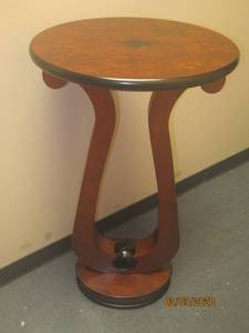 lot 179 image: SIDE TABLE 37 TALL 18 DIA