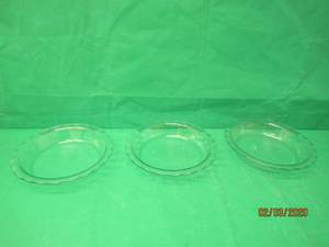 lot 185 image: 3 PYREX 9.5 DIA DEEP PIE DISHES