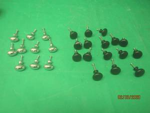 lot 187 image: 26 DRAWER PULLS 2 DIFFERENT STYLES SEE PICS