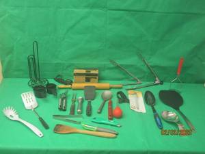lot 190 image: 25 PLUS ASSORTED KITCHEN UTENSILS