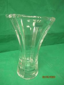 lot 191 image: AMARIS GLASS VASE BY NACHTMANN SAPHIS 10.5 TALL