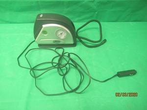 lot 192 image: SLIM TIRE INFILTRATOR WITH GAUGE AND LIGHT&nbsp