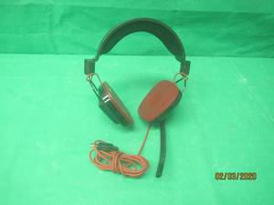 lot 216 image: PLANTRONICS GAMECOM HEADSET