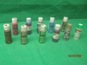 lot 219 image: ASSORTED ACRYLIC PAINT 2OZ EACH