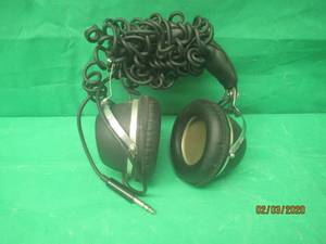 lot 225 image: COLUMBIA HP-30 8OHM HEADPHONES&nbsp