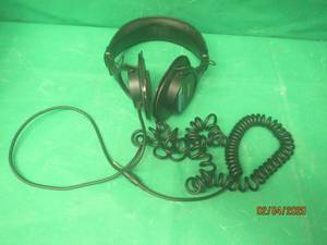 lot 257 image: SONY STUDIO MONITOR DYNAMIC STEREO HEADPHONES MDR-7506 PROFESSIONAL