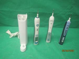 lot 261 image: ORAL B BRAUN PROFESSIONAL CARE ELECTRIC TOOTH BRUSH &amp TOOTH BRUSH CHARGER&nbsp
