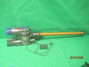 lot 285 image: DYSON V8 ABSOLUTE SV10