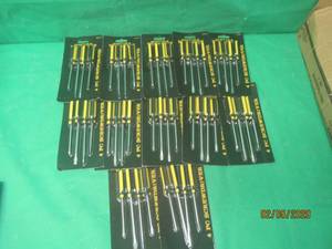 lot 305 image: 12 NEW 4 PIECE SCREWDRIVER SETS&nbsp