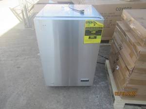 lot 370 image: COYOTE COMMERCIAL FRIDGE MODEL RF40D