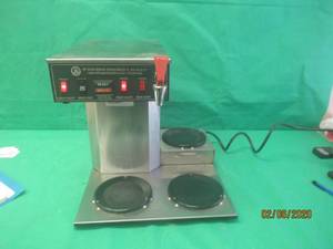 lot 351 image: COFFEE BREWER WITH 2 WARMERS AND HOT WATER DISPENSER IN WORKING CONDITION