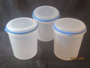 lot 388 image: PLASTIC CONTAINERS WITH LIDS