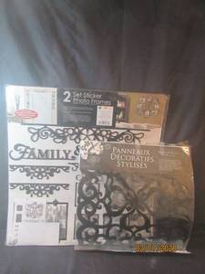 lot 390 image: 2 NEW WALL DECORS