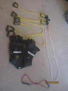 lot 399 image: RESISTANCE BANDS JUMP ROPE AND WEIGHT VEST