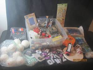 lot 407 image: GENEROUS AMOUNT OF SEWING AND CRAFTING