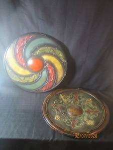 lot 412 image: 2 METAL DECOR 19.5