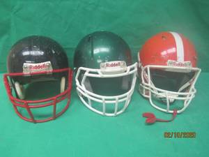lot 422 image: 3 RIDDELL FOOTBALL HELMETS