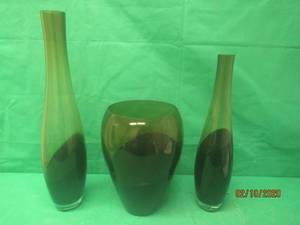 lot 424 image: 3 DUET COFFEEBLACK VASES MADE IN POLAND