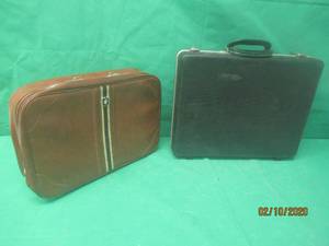 lot 428 image: 2 VINTAGE SUITCASES