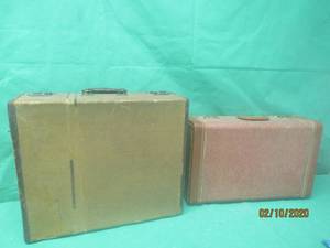 lot 429 image: 2 VINTAGE SUITCASES